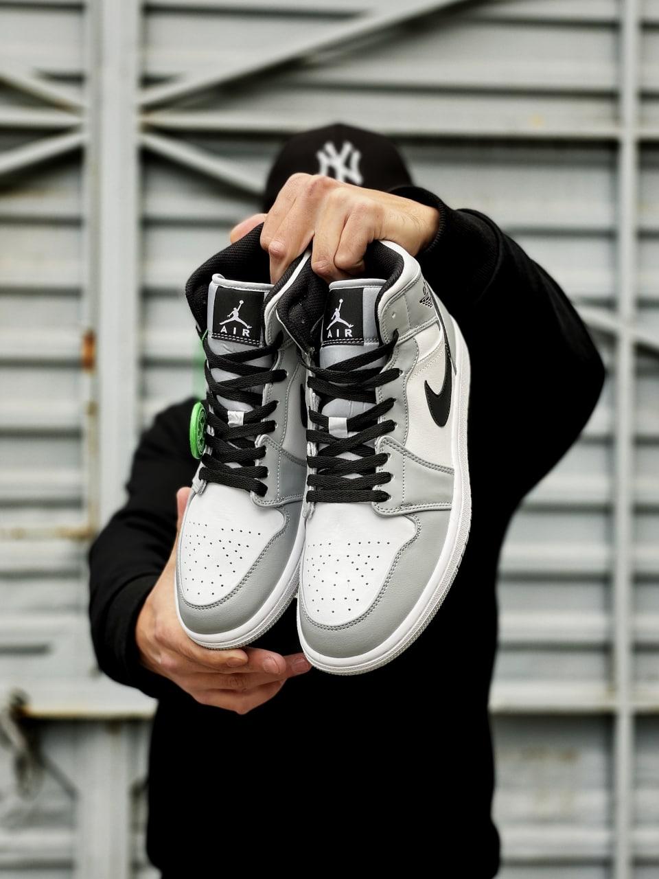 Nike Air Jordan 1 Mid Light Smoke Grey v2