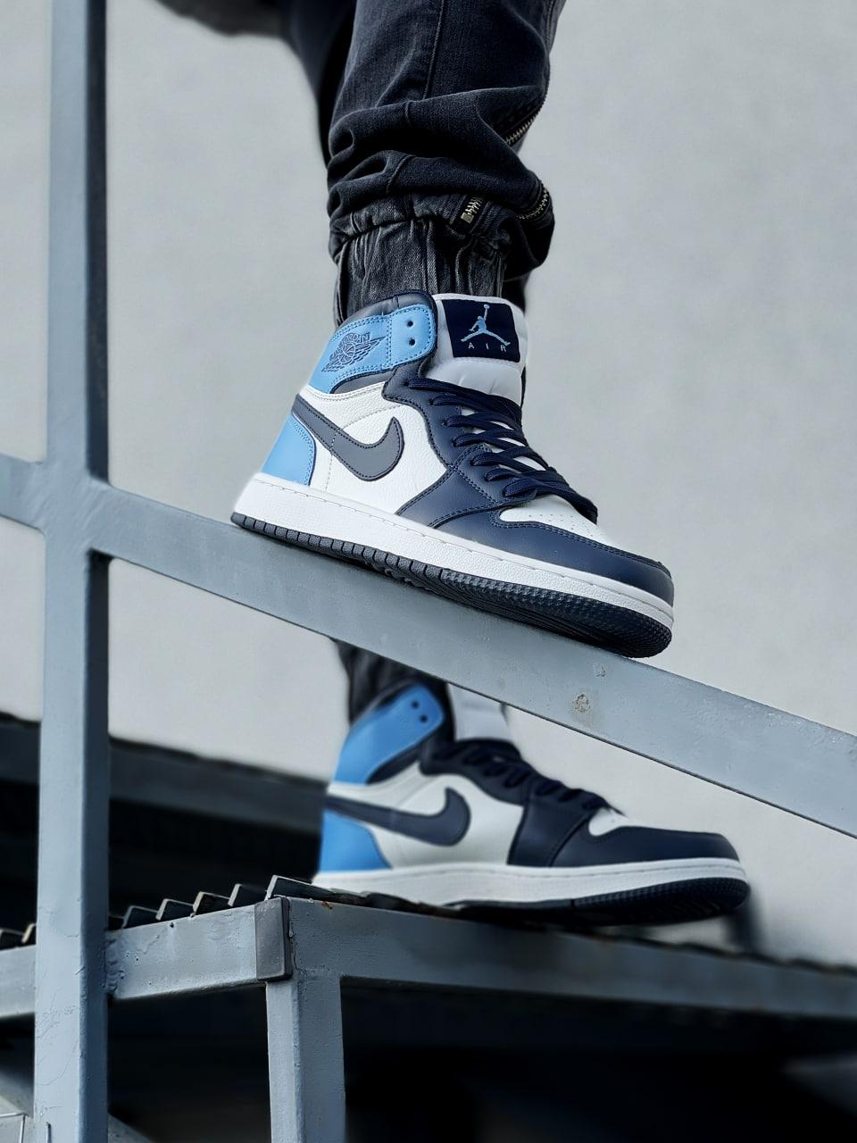 Nike Air Jordan 1 Retro High Patent Blue Toe