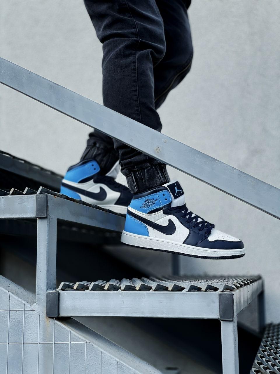 Nike Air Jordan 1 Retro High Patent Blue Toe