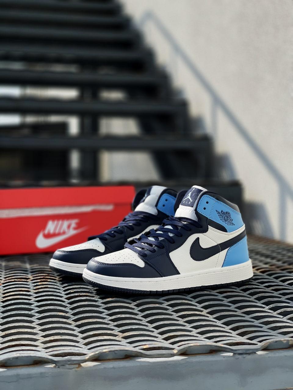 Nike Air Jordan 1 Retro High Patent Blue Toe
