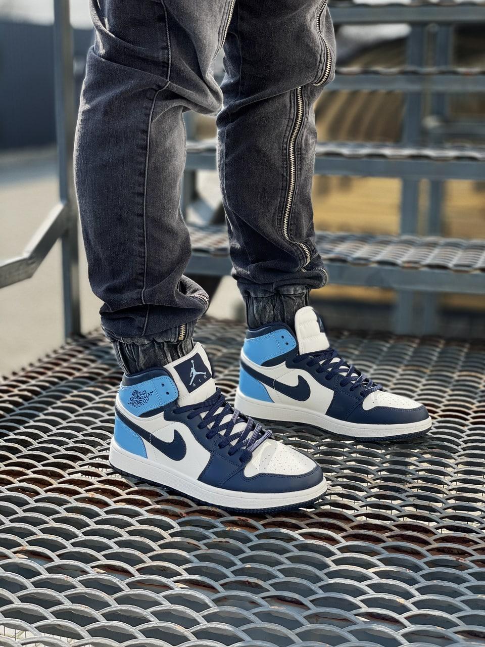 Nike Air Jordan 1 Retro High Patent Blue Toe